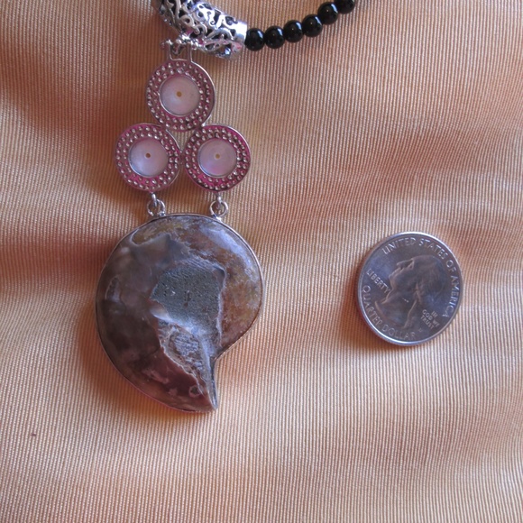 Fossil Ammonite Shell and Pearls Onyx Necklace - Picture 4 of 4